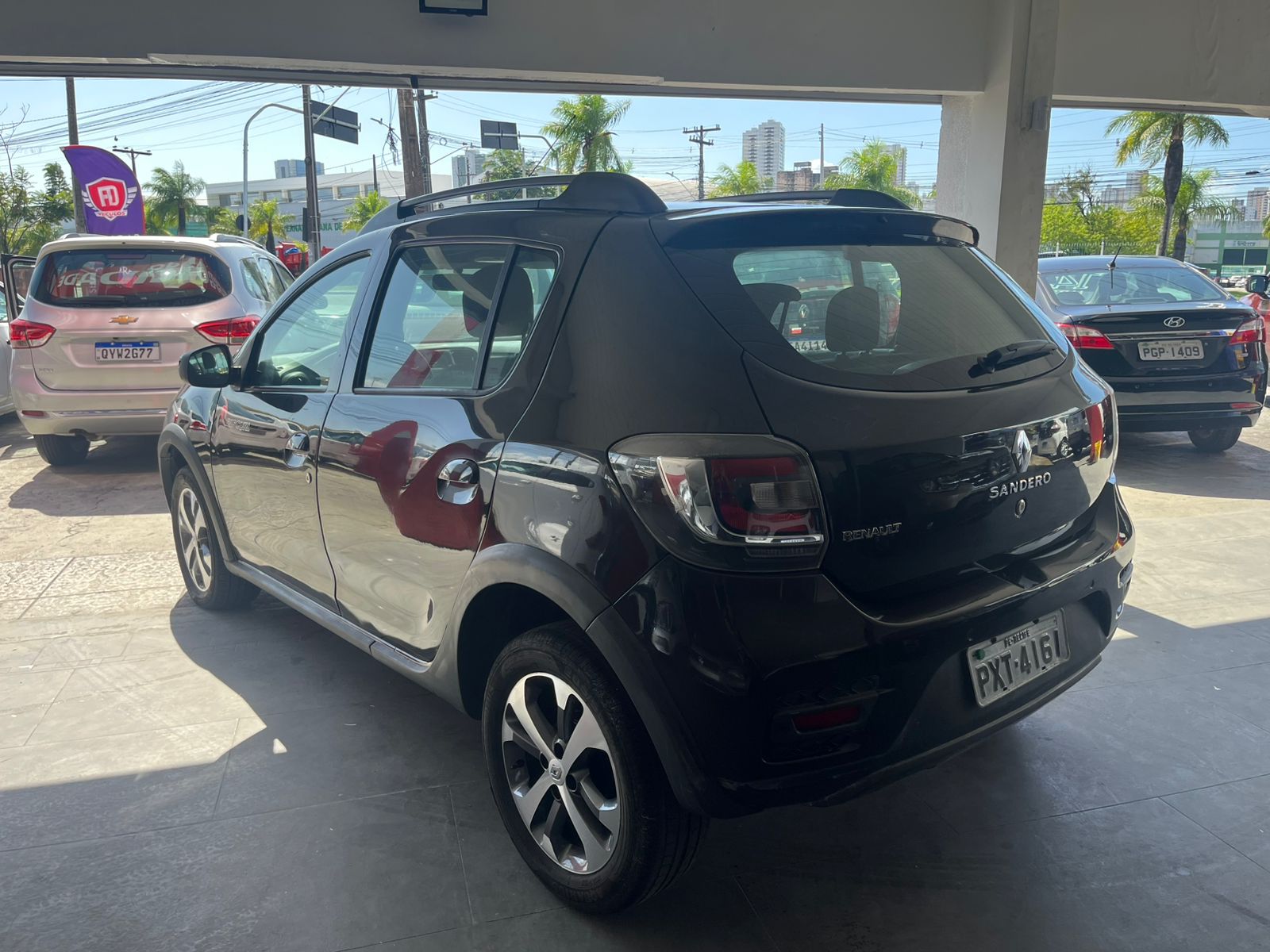 RENAULT         SANDERO