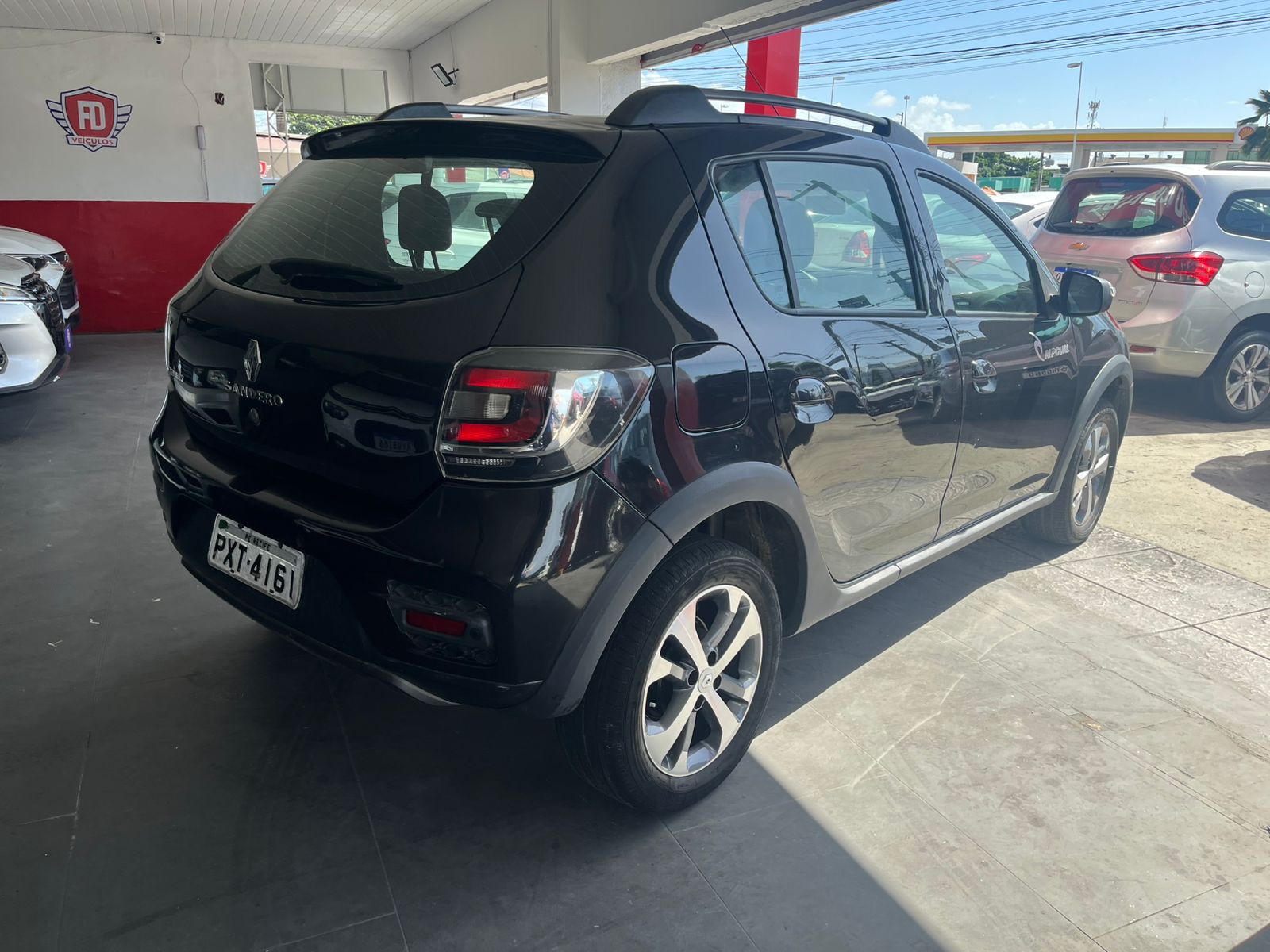 RENAULT         SANDERO